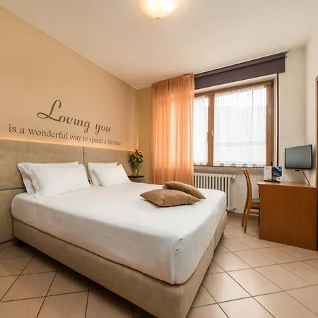 Hotel Oasi 3*