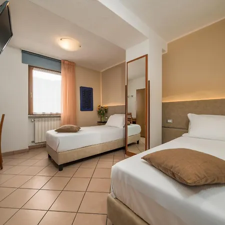 Oasi Hotel 3*